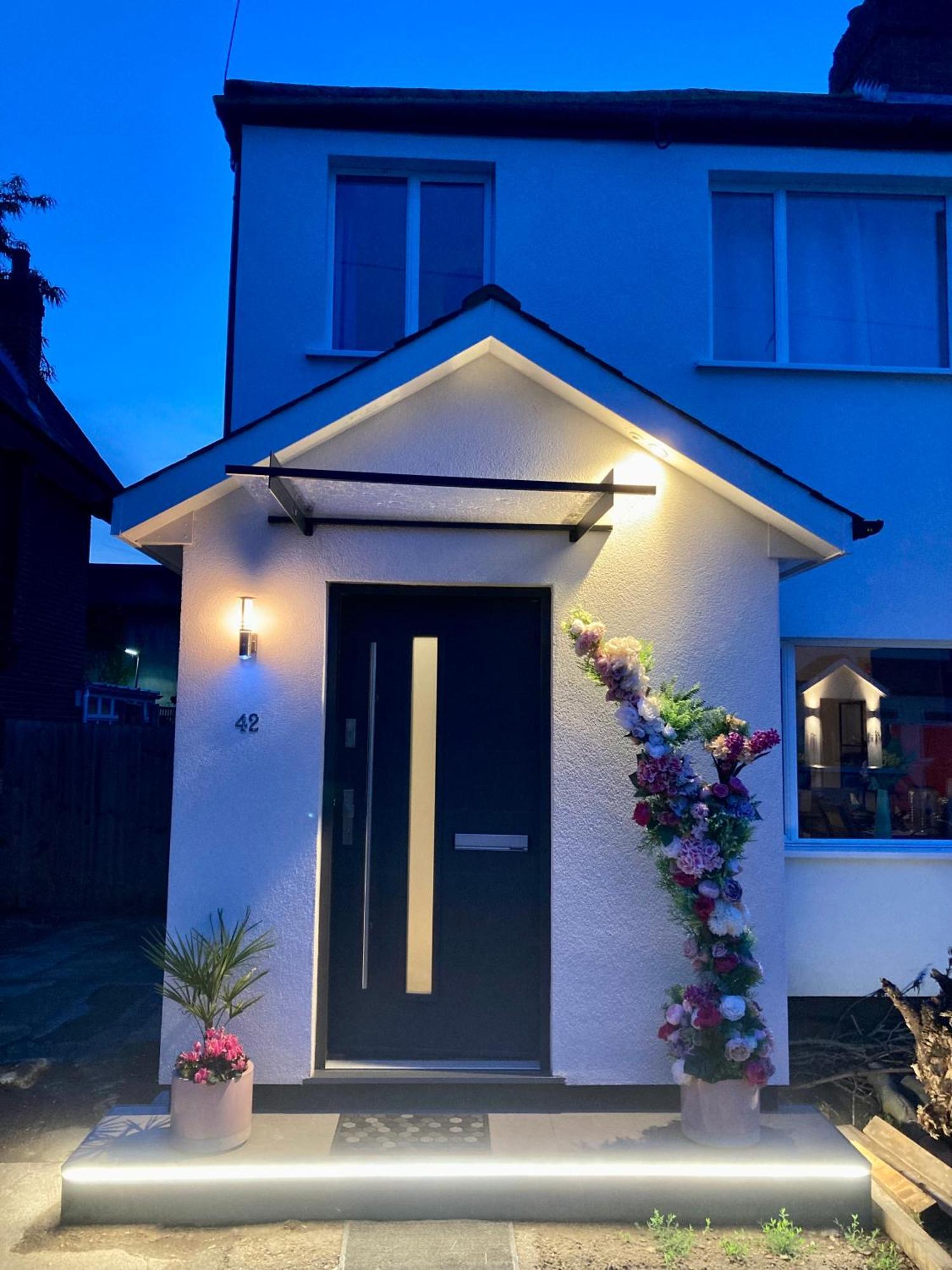 Cosy Modern Family Home Free Parking Garden London Exterior photo