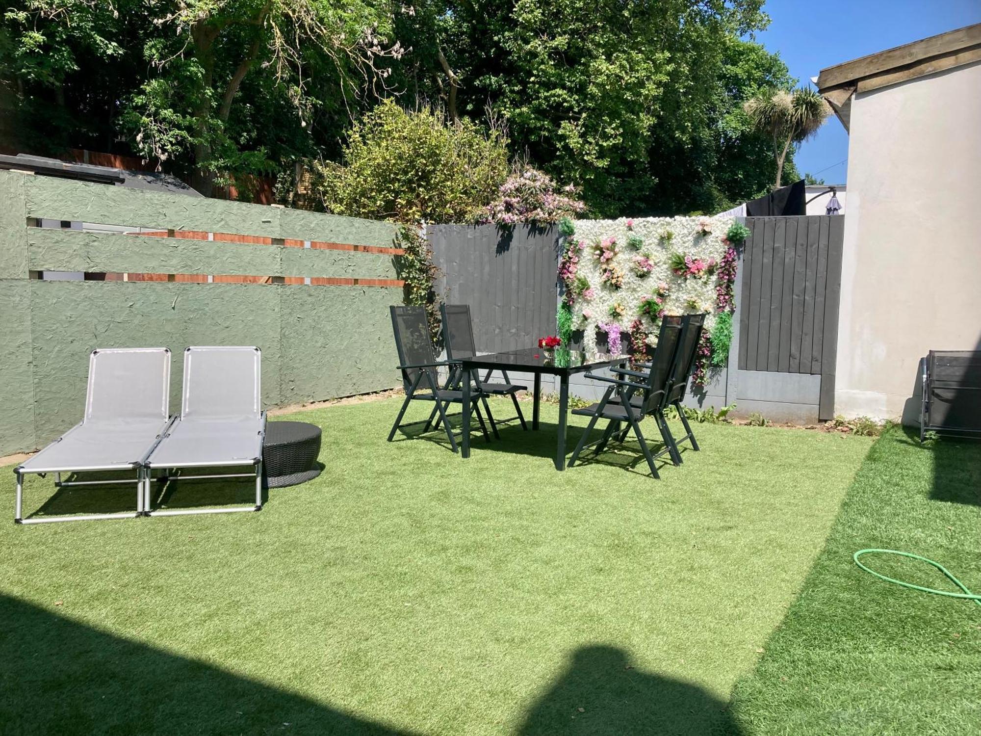 Cosy Modern Family Home Free Parking Garden London Exterior photo